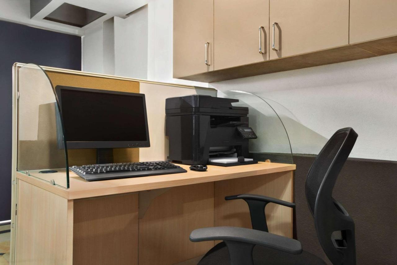 Days Inn & Suites By Wyndham Bengaluru Whitefield Kültér fotó